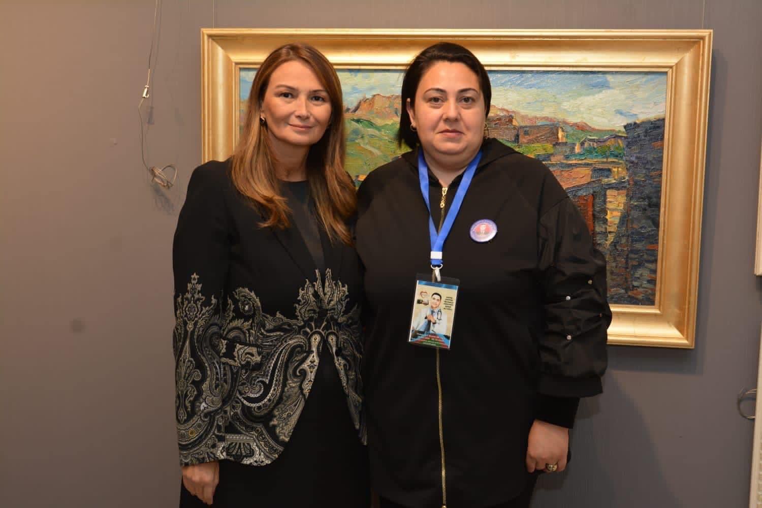 Qənirə Paşayeva Zəfər Günü Şəhid ailələrilə - FOTO