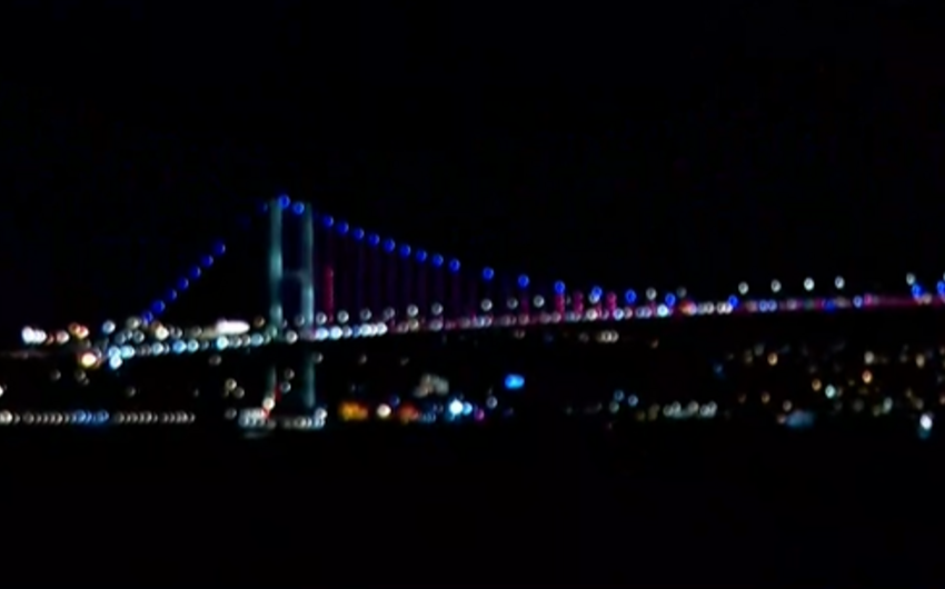 İstanbul körpüləri Azərbaycan bayrağına büründü 