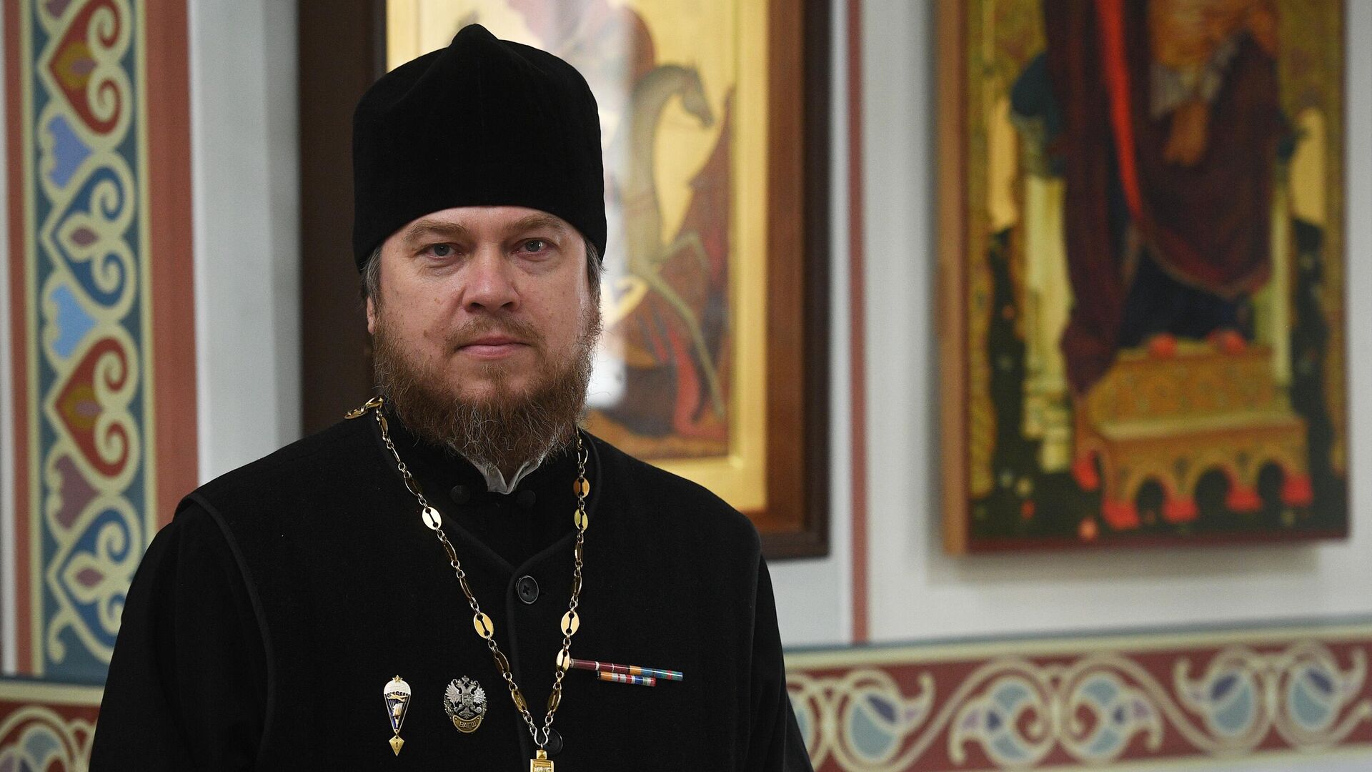 Putin ölən keşişə “Rusiya Qəhrəmanı” adı verdi