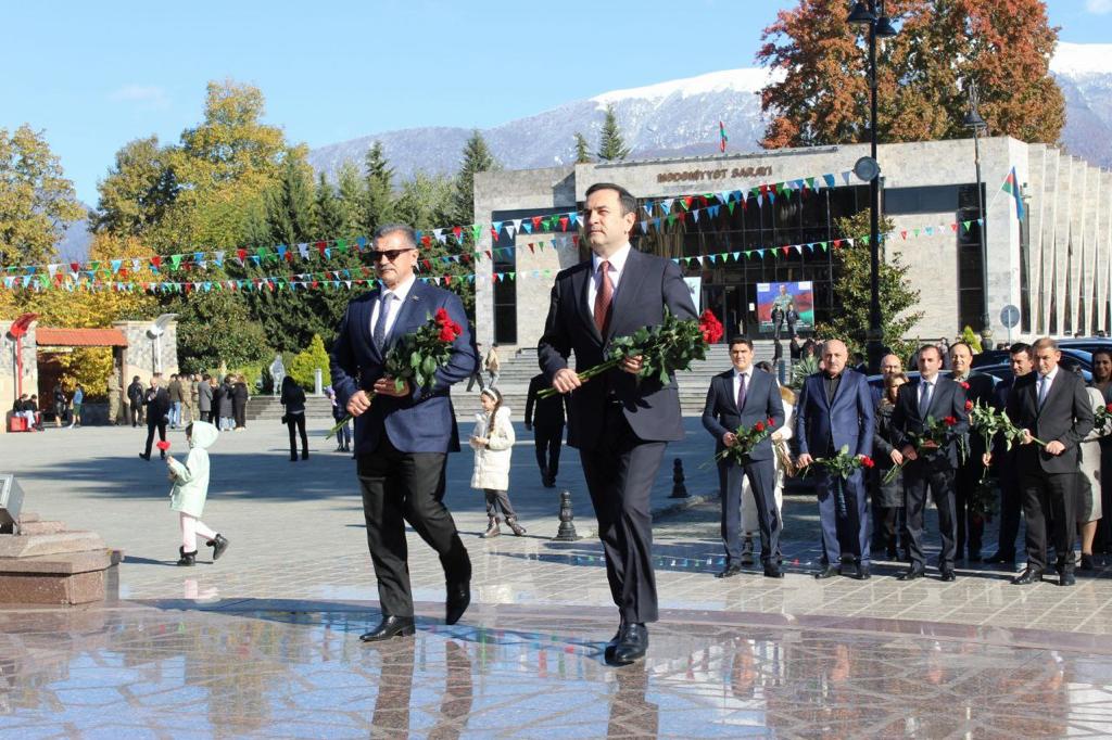 Novruz Aslanov Zəfər gününü sakinlərlə birgə qeyd etdi
