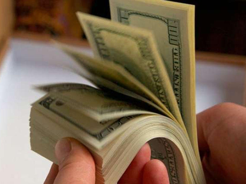 Bakıda evdən 25 min dollar oğurlandı