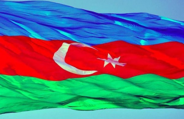 Azadlıq meydanına gətirilən ilk milli bayraq - Sabiq deputat: “Onu hazırlayanda ağlamışdım”