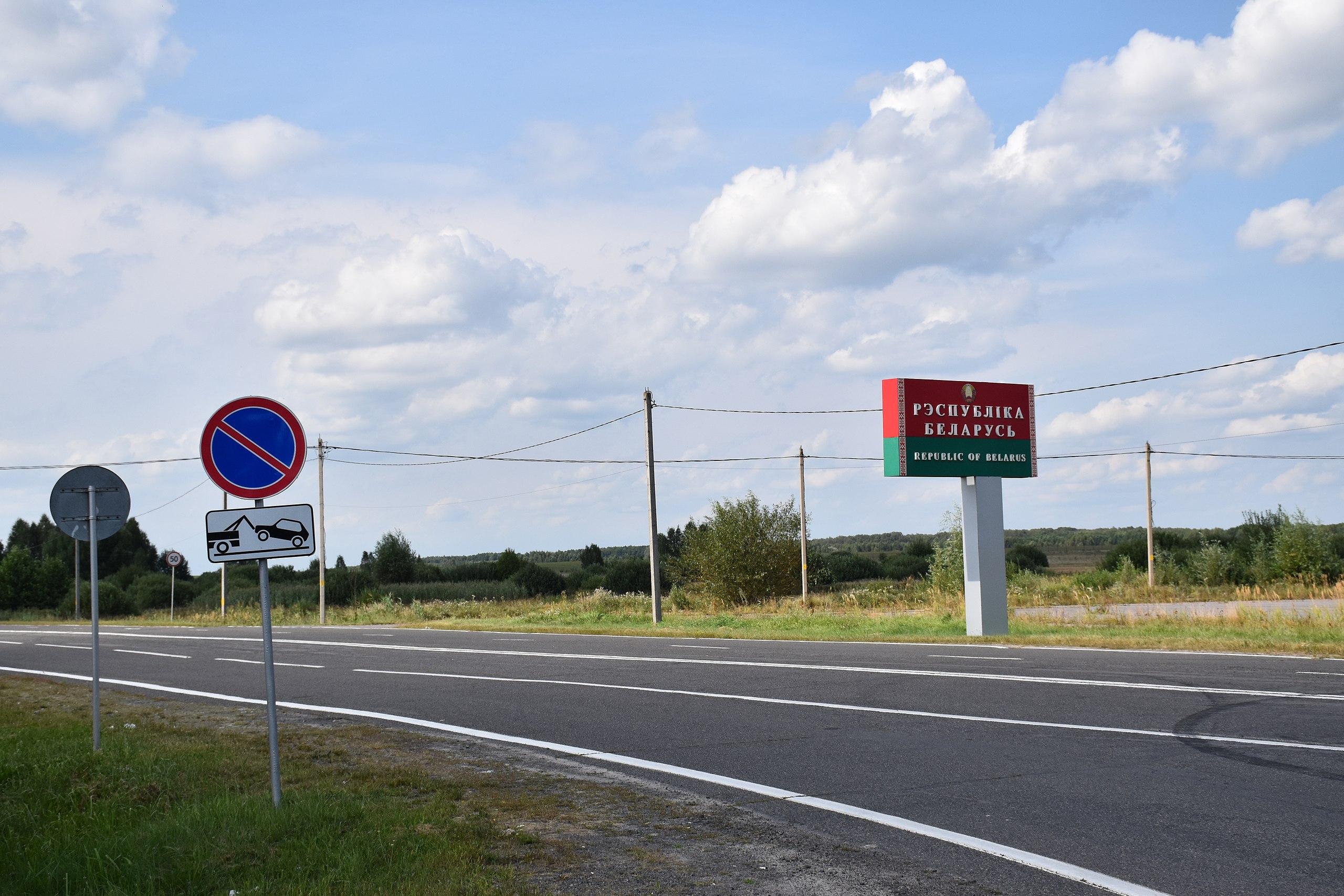 Ukrayna Belarusla sərhəddə divar tikir 