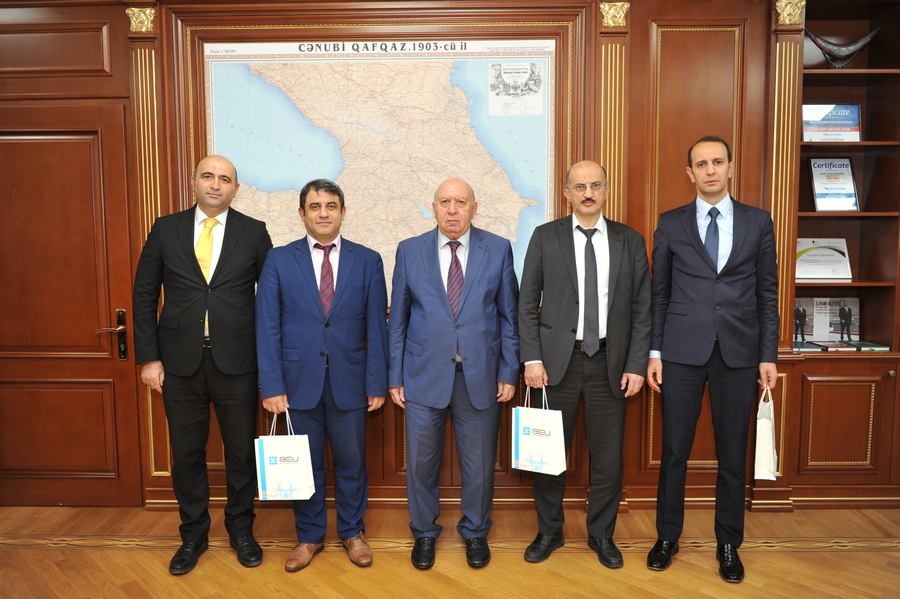 Rektor prezidentin təltif etdiyi müəllimlərlə görüşdü