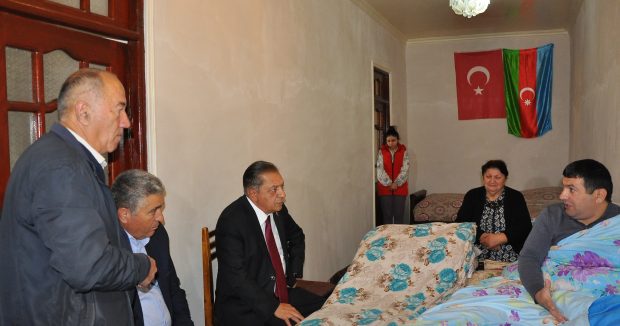 Deputat Vətən müharibəsi qazisini evində ziyarət edib - FOTOLAR