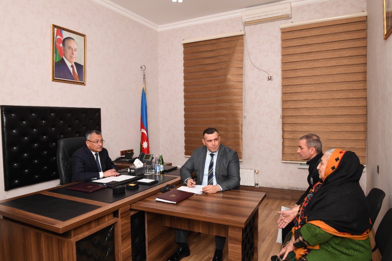 Dövlət Komitəsinin sədri vətəndaşları qəbul edib