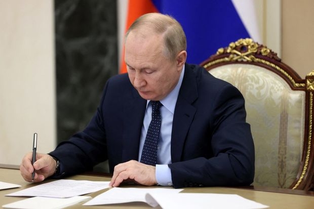 Putin Mariupola “Hərbi Şöhrət Şəhəri” fəxri adını verdi