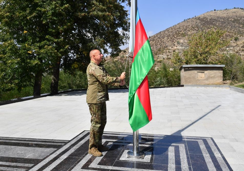 Zəfərlər qazanmış mələk qanadlı bayrağımız