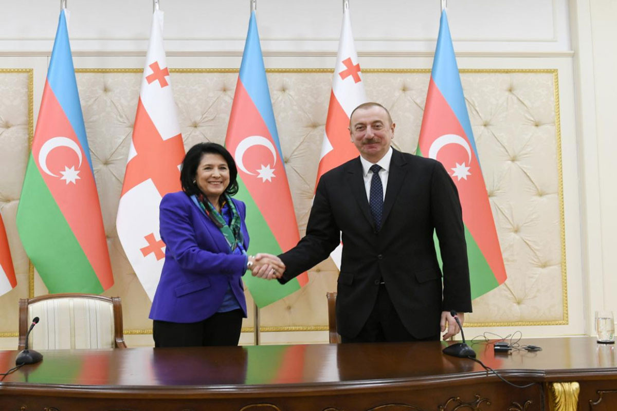 Gürcüstan prezidenti İlham Əliyevə məktub YAZDI