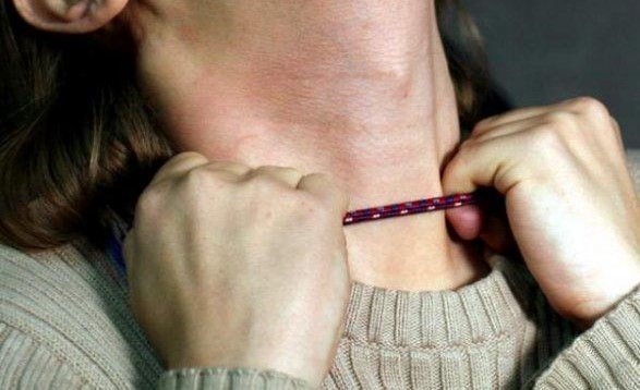 Qısqanc ər arvadını iplə boğaraq öldürdü