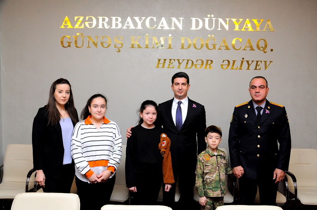İcra başçısı Aprel Şəhidinin ailə üzvlərini qəbul edib - FOTOLAR