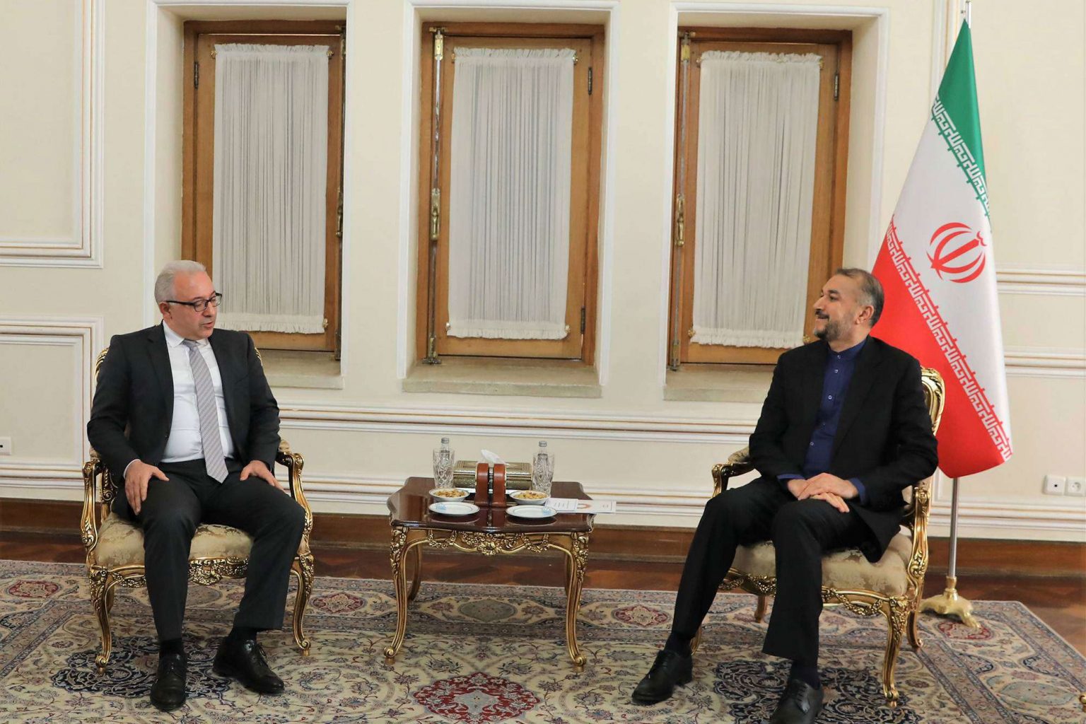 Ermənistan rəsmisi İrana gəldi, bir sıra görüşlər keçirdi