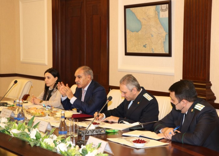Xanlar Vəliyev BQXK rəsmisi ilə itkinləri müzakirə etdi