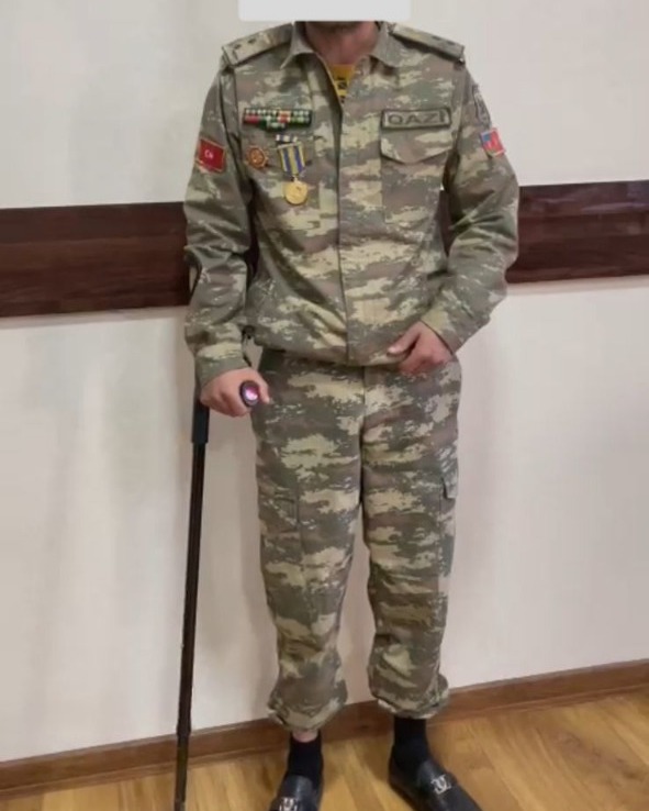Hərbçi forması geyinib, medal taxdı - SAXLANILDI