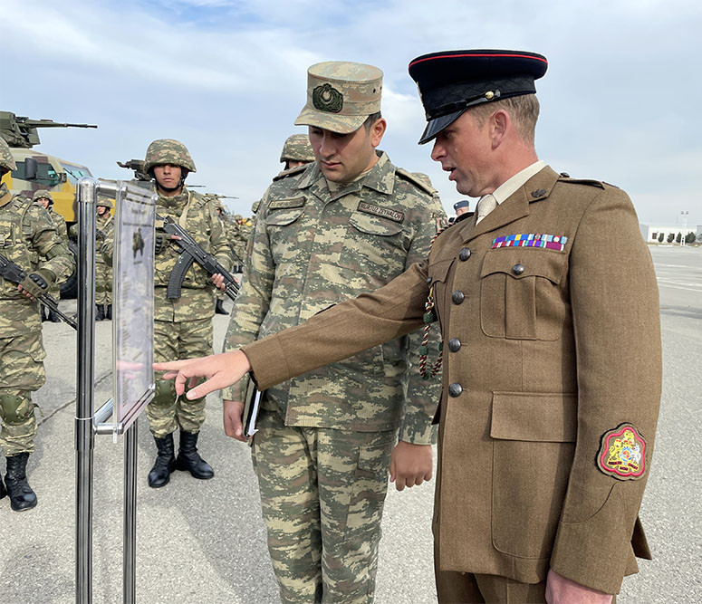 NATO nümayəndələri döyüş texnikaları ilə tanış oldular - FOTOLAR