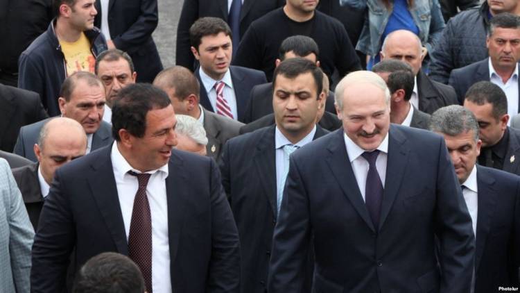 Putin İrəvanda oteldə yatdı, Lukaşenko villada gecələdi