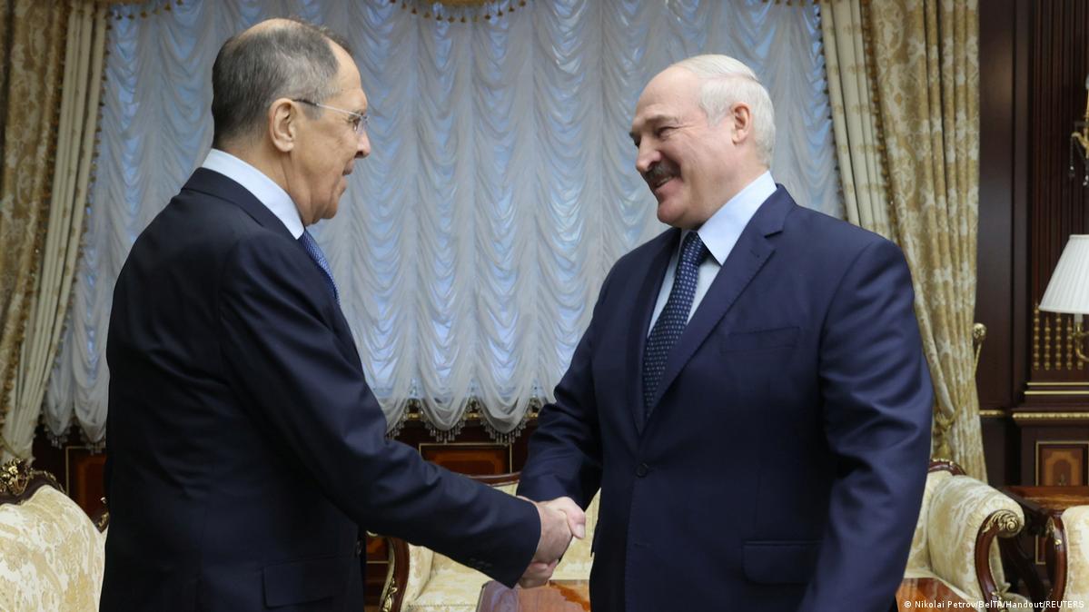 Lavrov Lukaşenko ilə görüşəcək