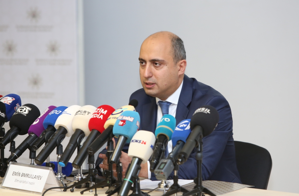 “Tariximizi öz dilimizdə tədris etməliyik” - Emin Əmrullayev