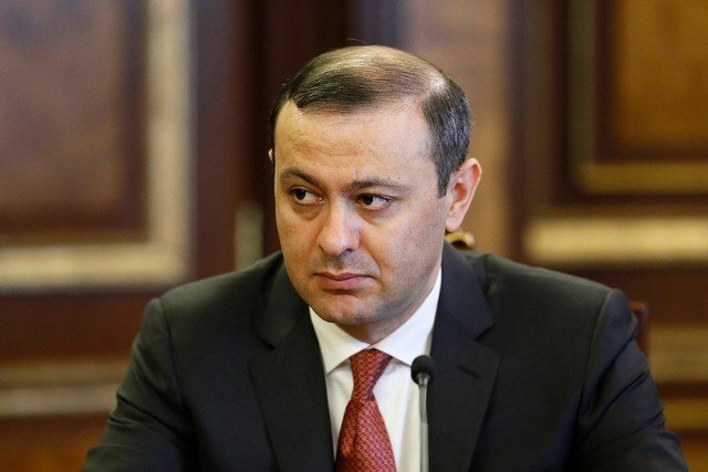 Ermənistan Təhlükəsizlik Şurasının katibi Fransaya gedir
