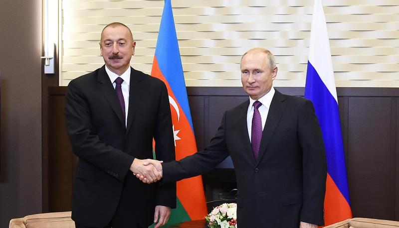 İlham Əliyev Vladimir Putinlə danışdı