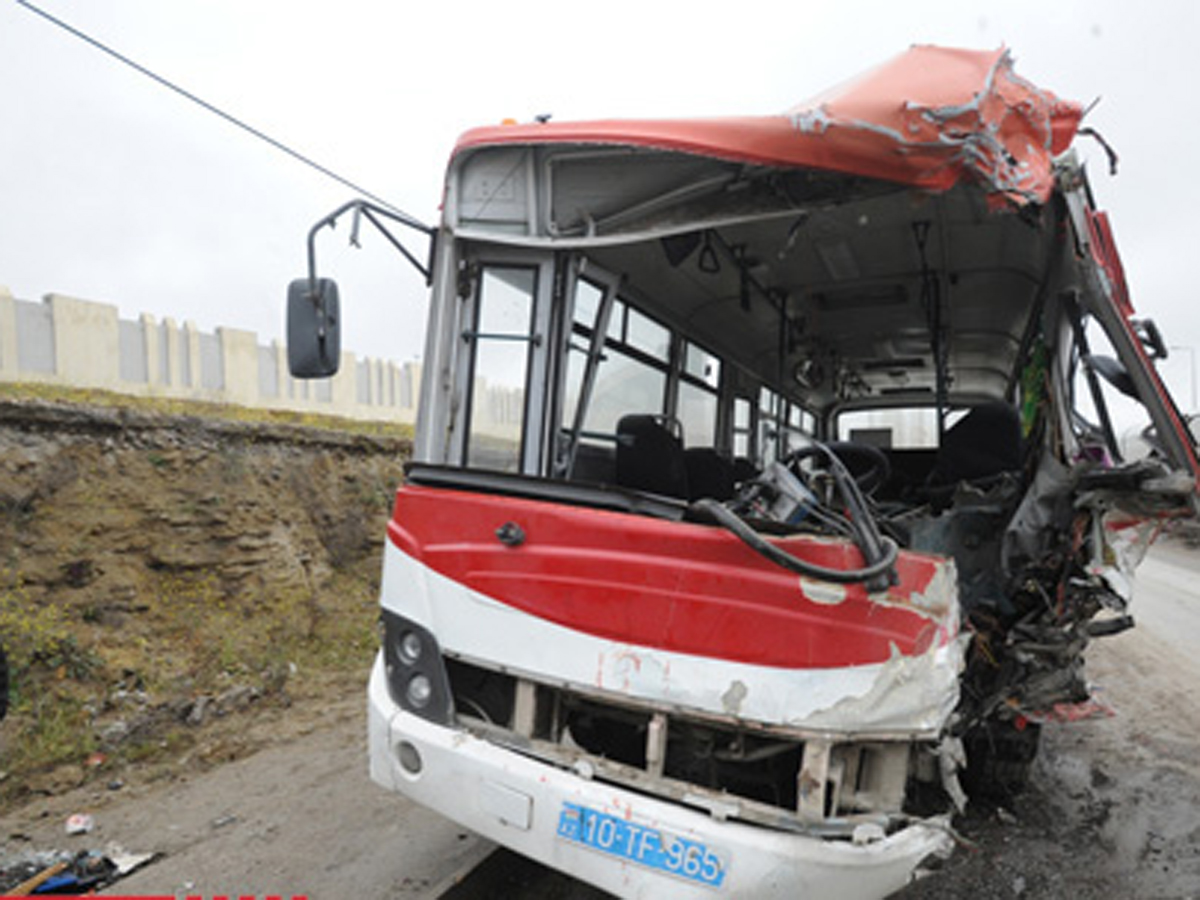 Şəmkirdə avtobus qəzası - Yaralılar var