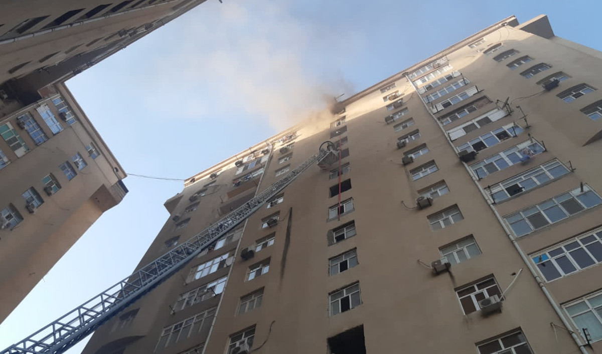 Bakıda yaşayış binasında YANĞIN