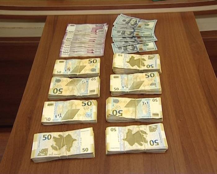 Bakıda mənzildən 44 min manat OĞURLANDI