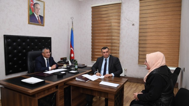 Komitə sədri vətəndaşları qəbul edib - FOTOLAR