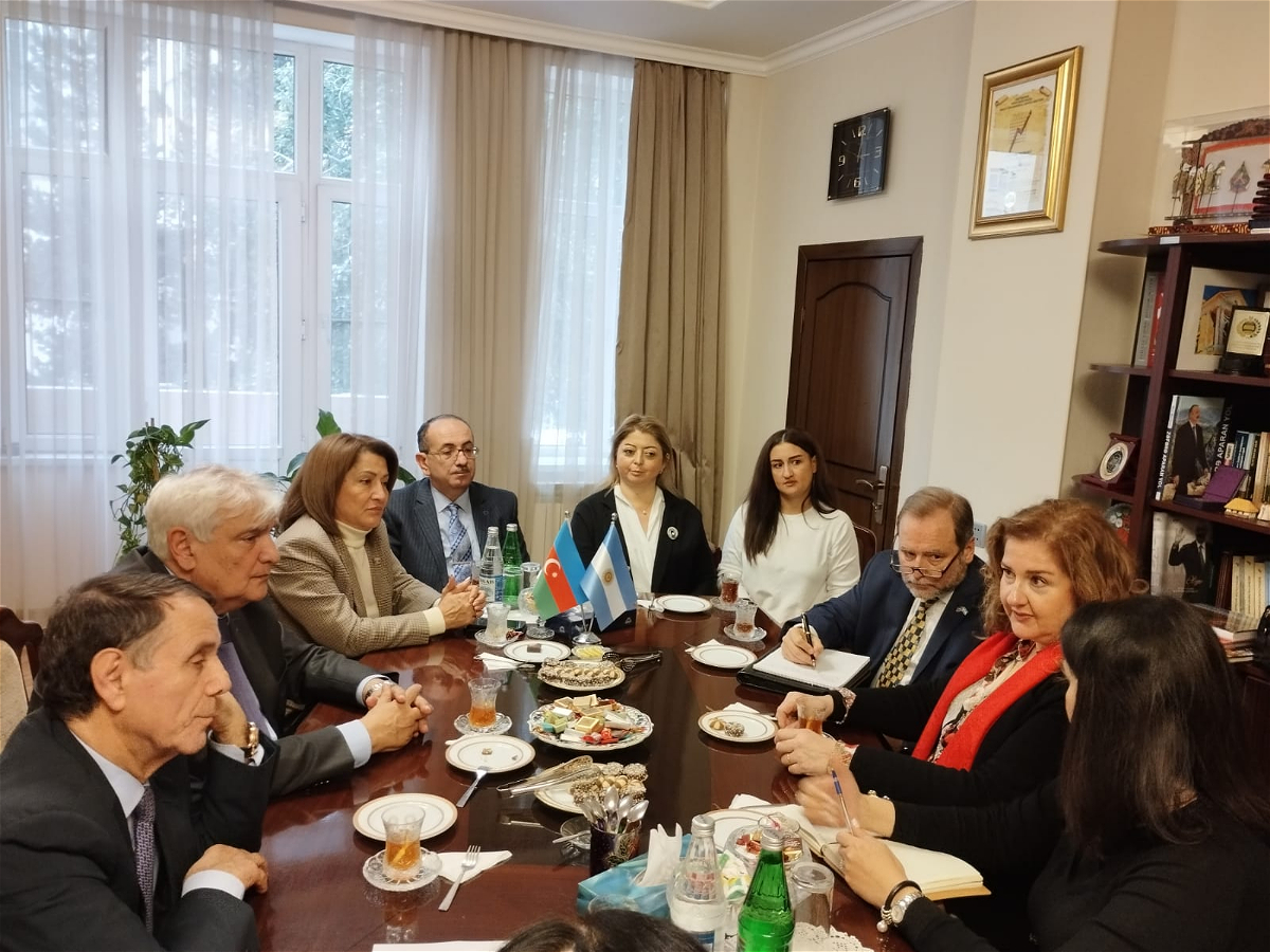 Kamal Abdulla Argentina səfiri ilə görüşüb