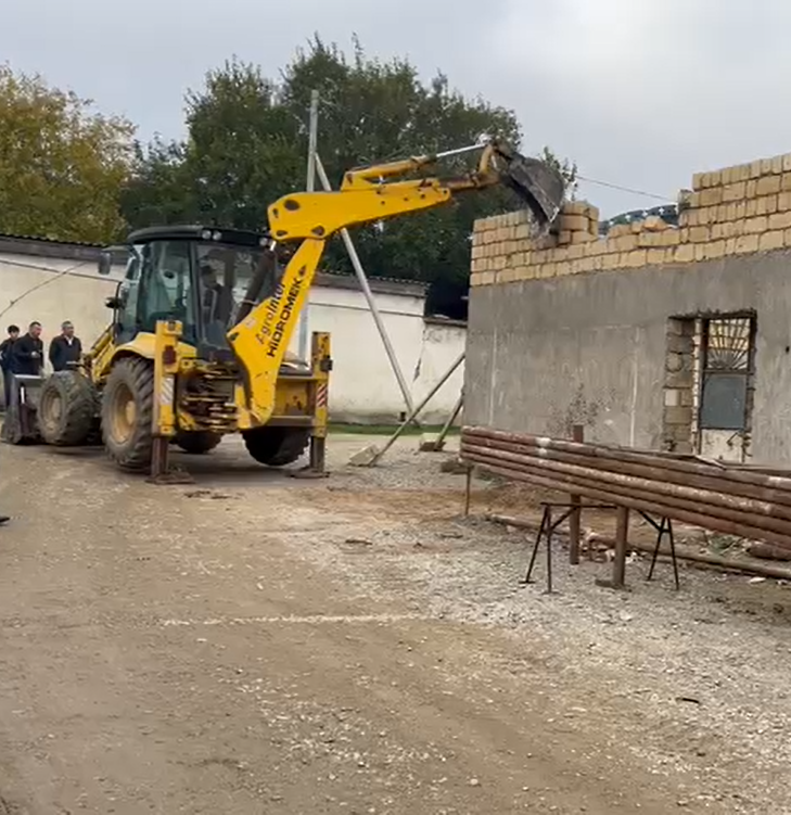 Qanunsuz tikilən obyekt söküldü - VİDEO