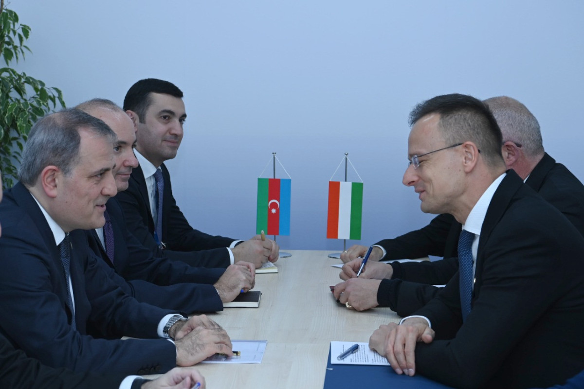 XİN başçıları danışıqlar apardılar