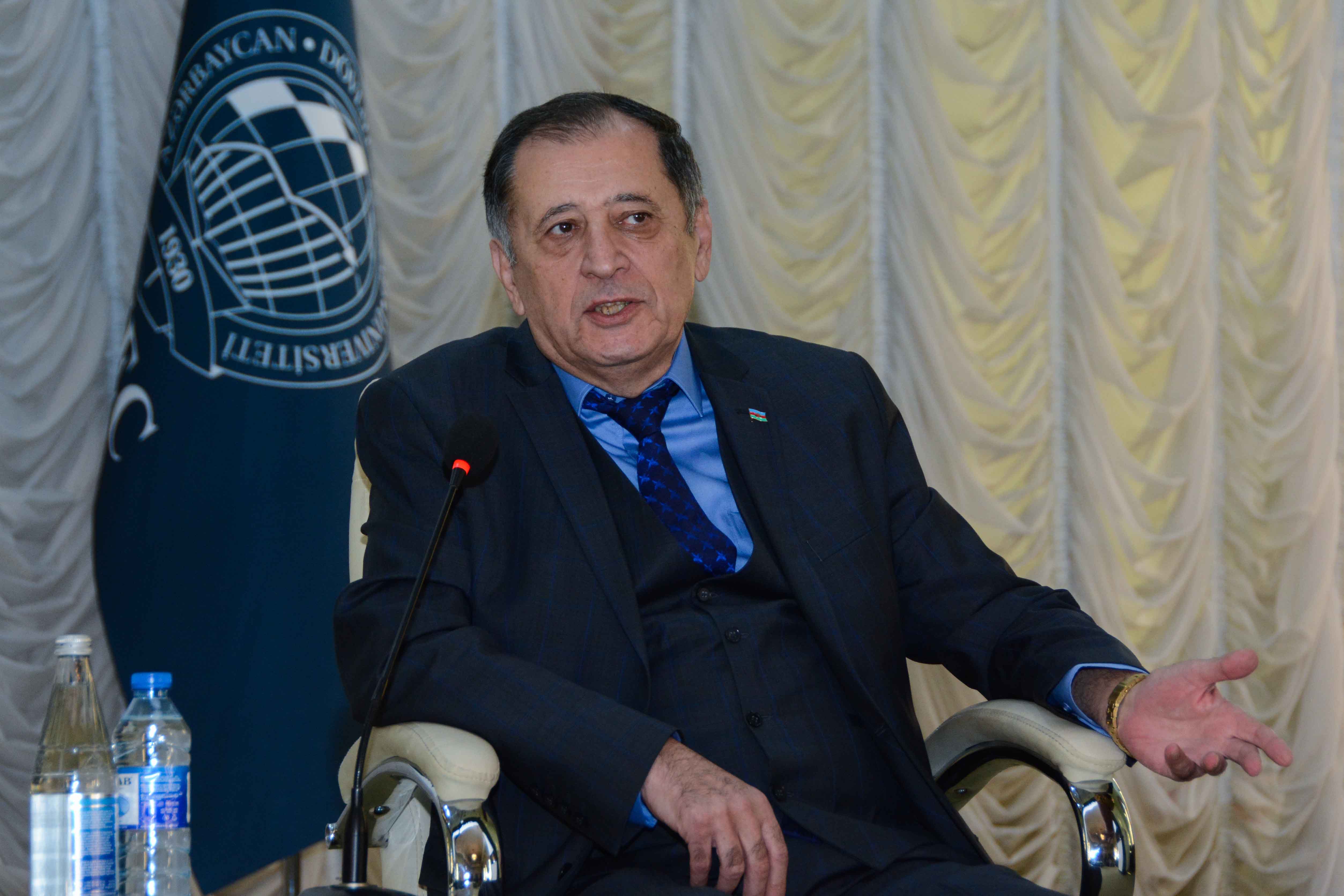 UNEC-də Baba Vəziroğlu ilə görüş keçirilib - FOTO