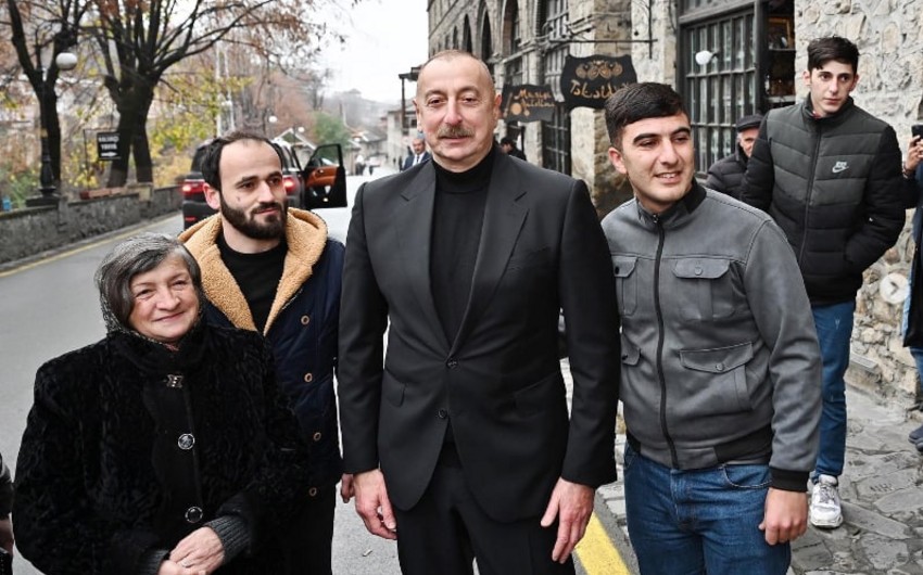 Prezident və xanımı Şəki sakinləri ilə görüşüb - FOTOLAR