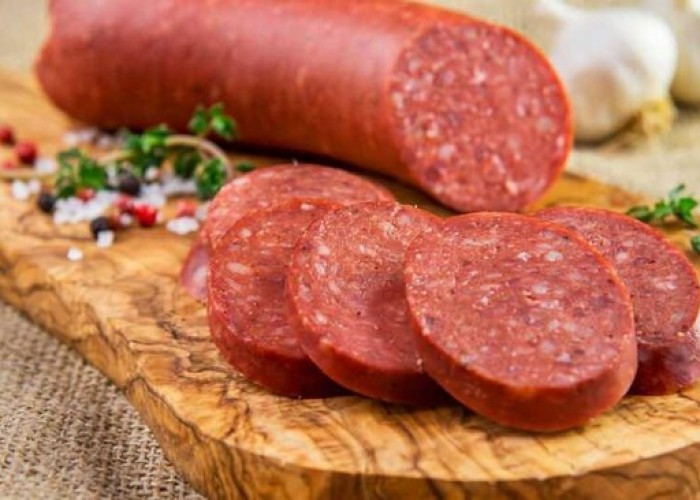 Kolbasaya siçan dərmanı yaxıb yedi