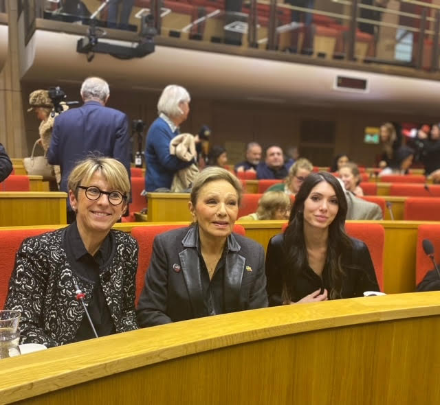 İran şahının azərbaycanlı xanımı Fransa Senatına çağırıldı