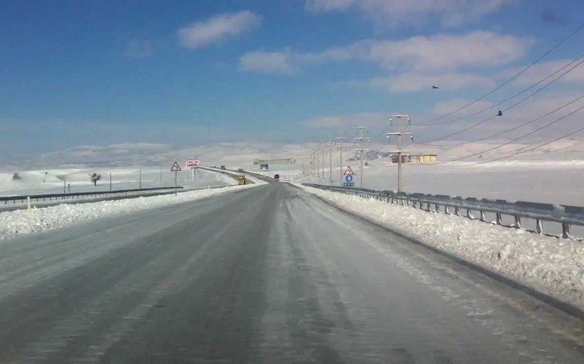 Sürücülərin nəzərinə - Yollar buz bağlayacaq