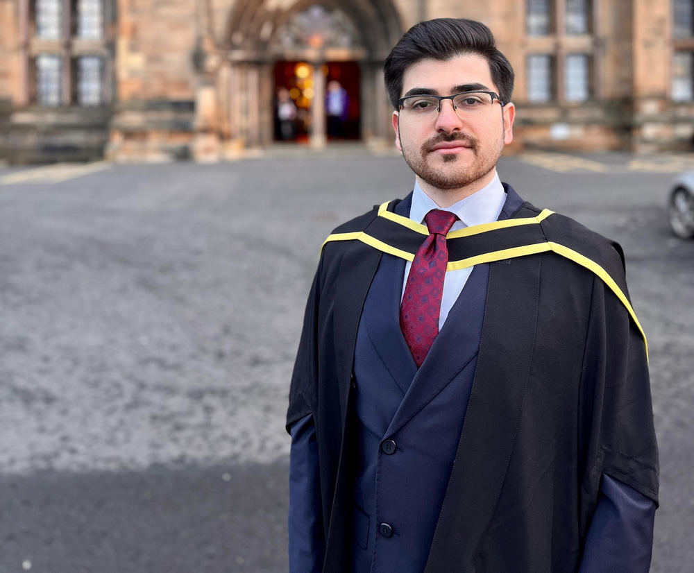 UNEC-in gənc tədqiqatçısı Britaniya universitetində məzun oldu