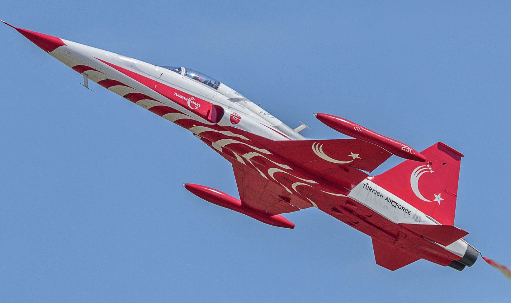 Türkiyədə F-5 təyyarəsi qəzaya uğradı