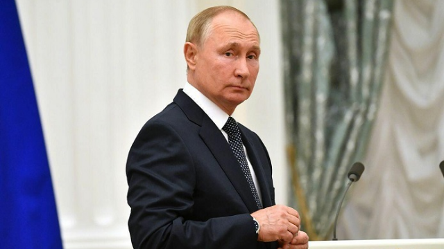Putin Qırğızıstana gedib