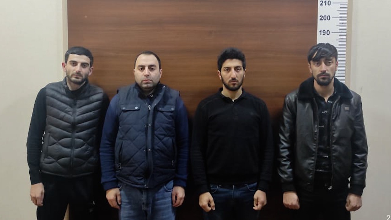 Bacıoğlu dayısının evinə basqın etdi - FOTOLAR