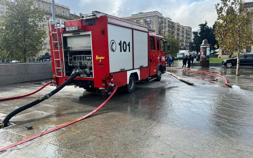 Bakıda yeraltı piyada keçidini su basdı