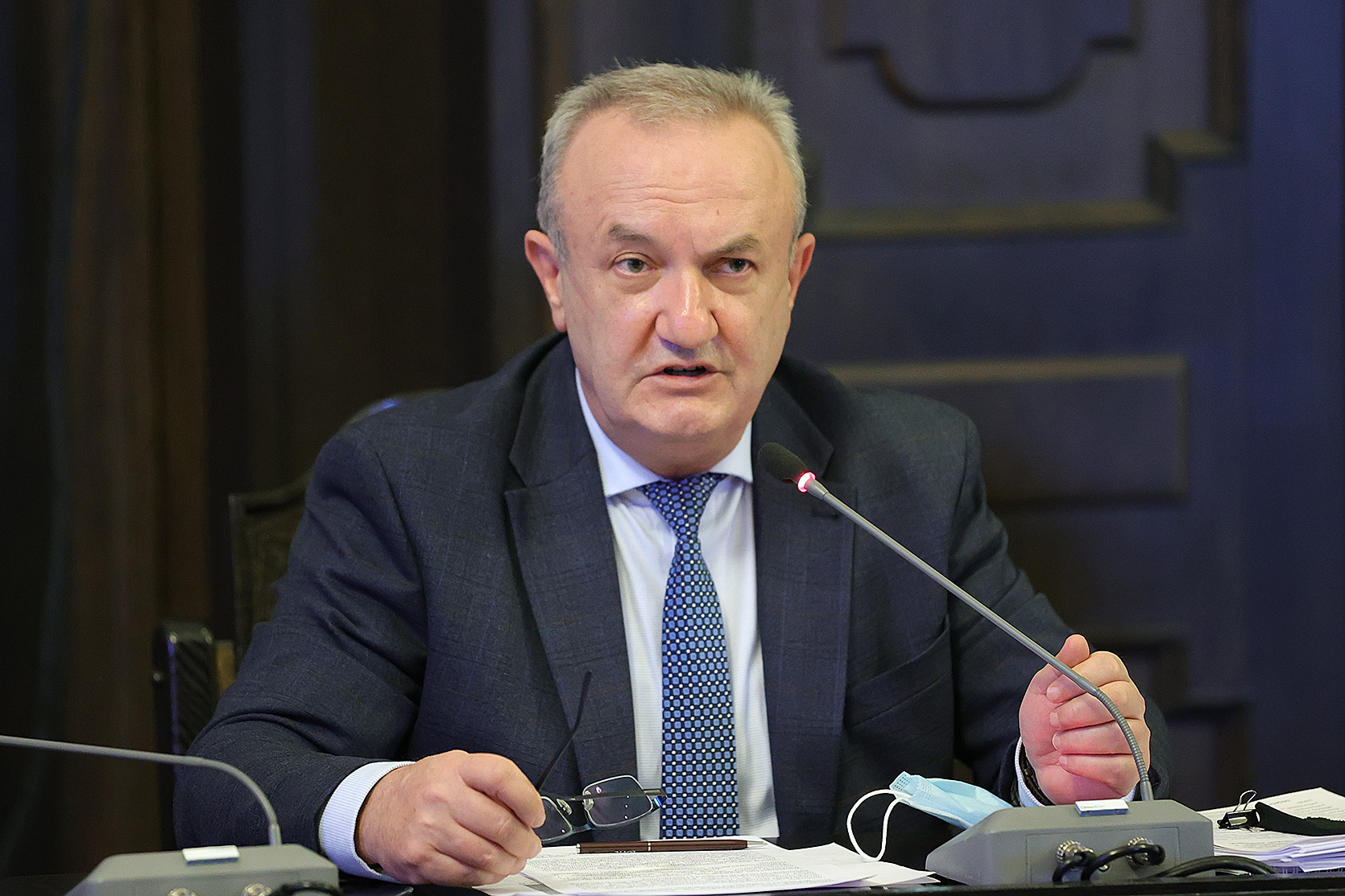 Erməni nazir istefa verdi