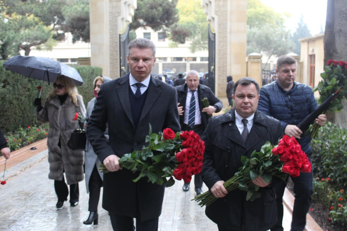 Ukrayna səfiri Heydər Əliyevin məzarını ziyarət edib - FOTOLAR