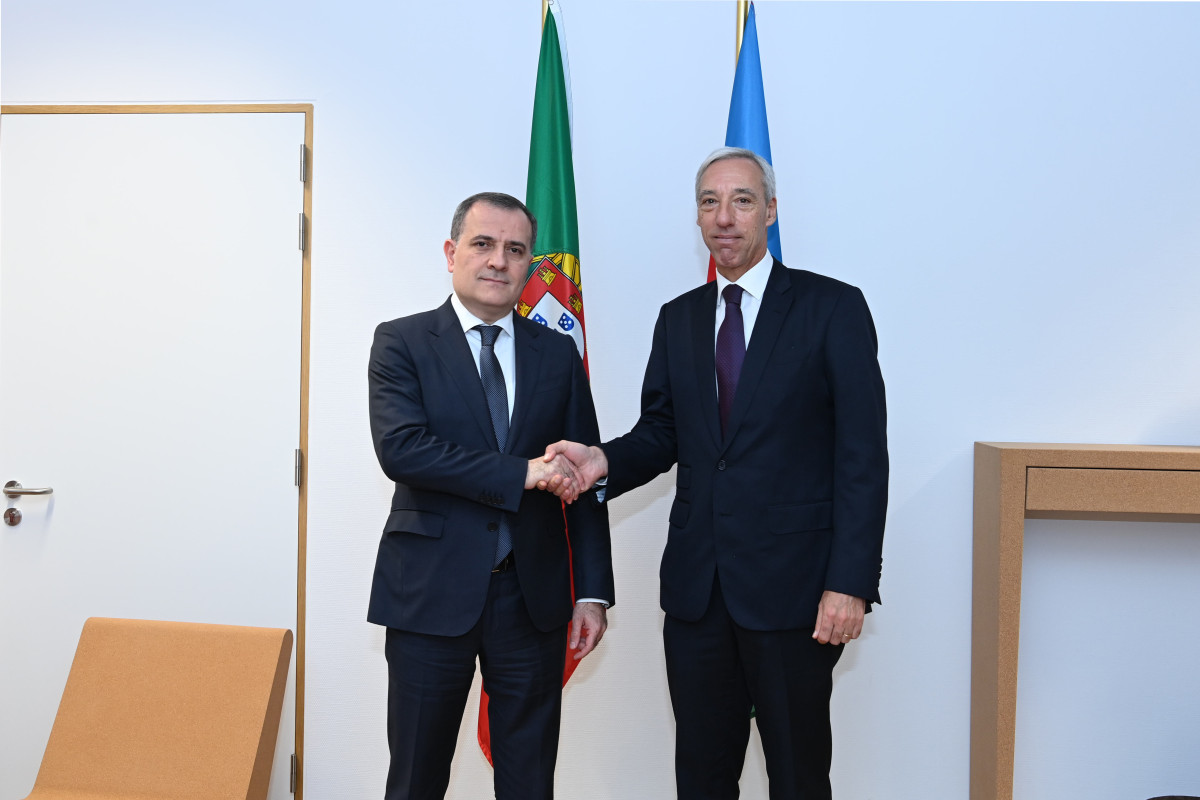 Ceyhun Bayramov portuqaliyalı həmkarı ilə görüşdü