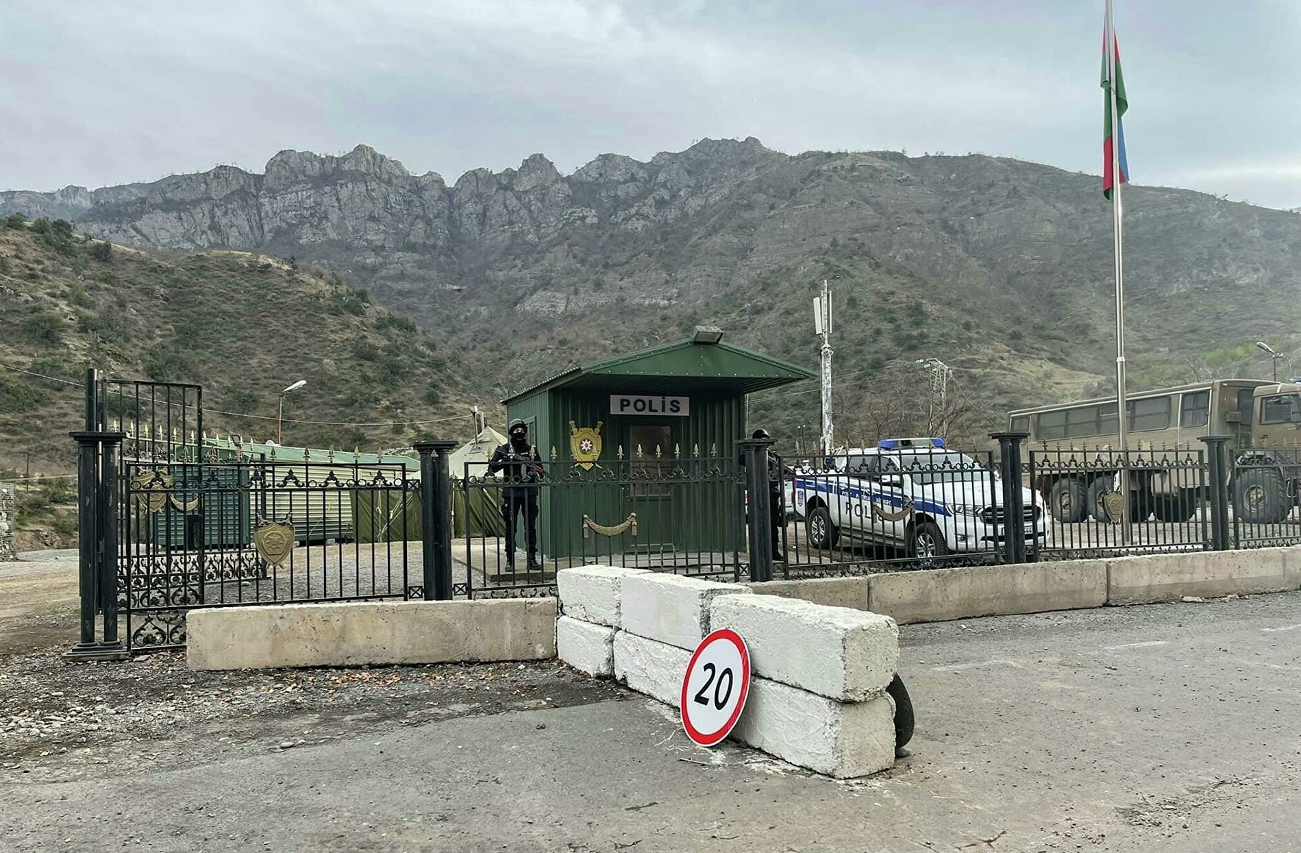 İranlı sürücülər vergidən qaçmaq istəyirdilər - Gömrük generalı