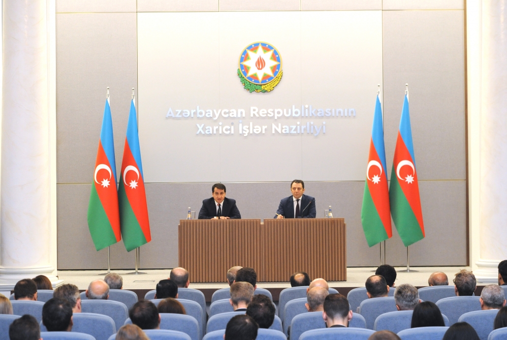 Faydalı qazıntı yataqlarımız qanunsuz istismar edilib - Hikmət Hacıyev