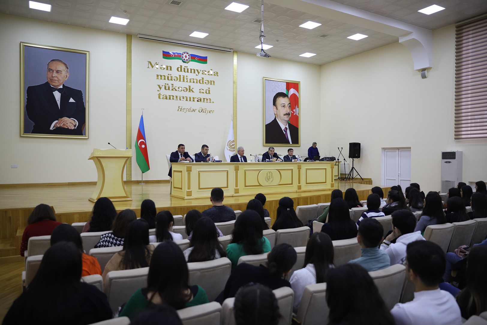 GDU-nun rektoru tələbələrlə görüşüb - FOTOLAR