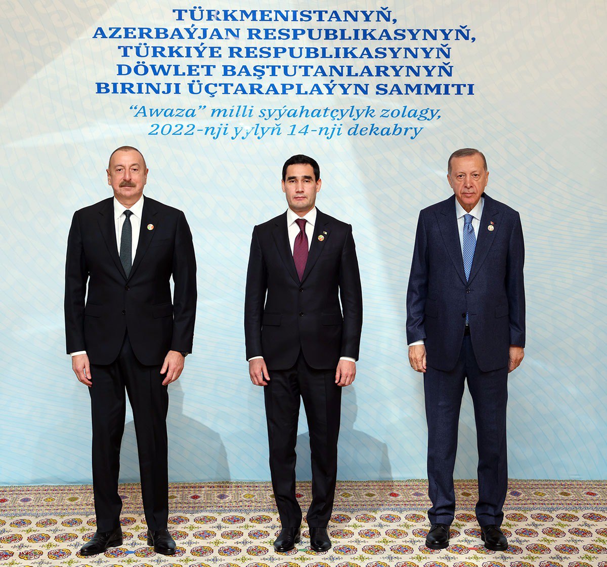 Liderlərin Birinci Üçtərəfli Zirvə Görüşü BAŞLAYIB