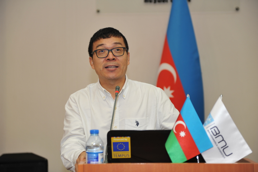 BMU-da ABŞ professoru ilə görüş - FOTO