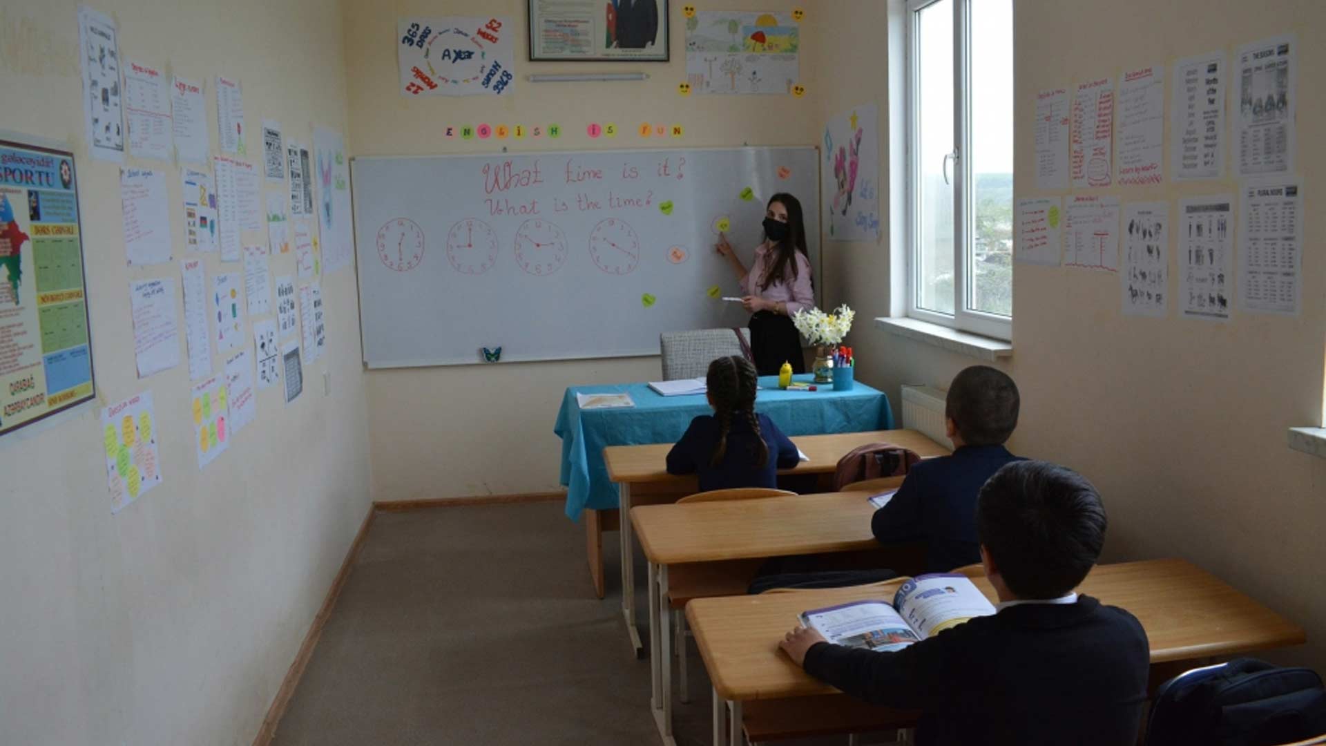 Kəndlərdə bir müəllim bir neçə fəndən dərs deyir